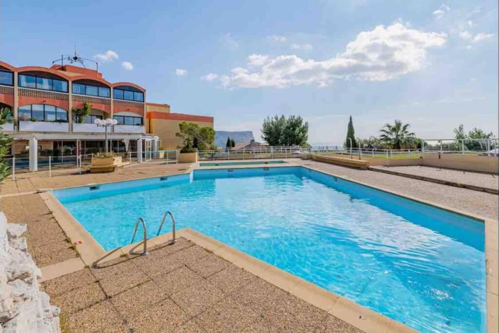 Magnifique Studio Cassis Luaran gambar